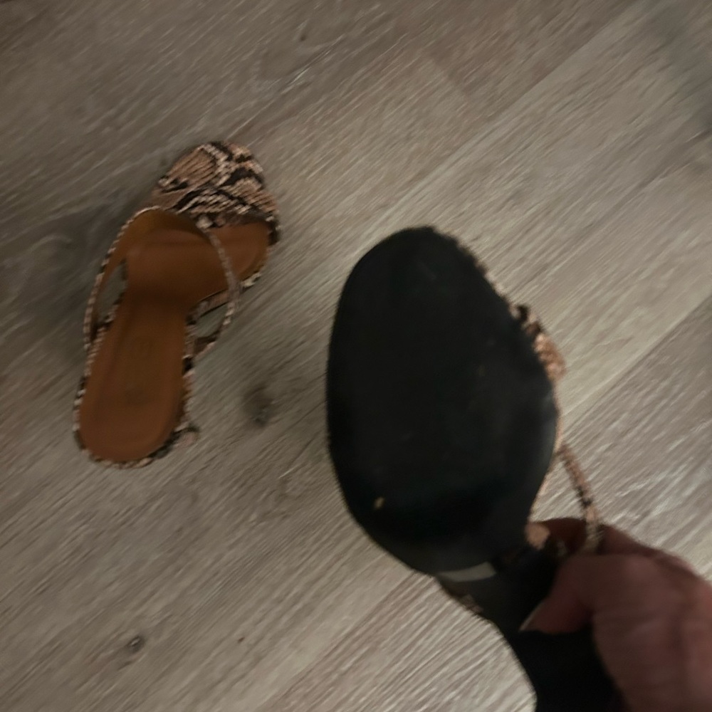 Sandals - Picture 5 of 6